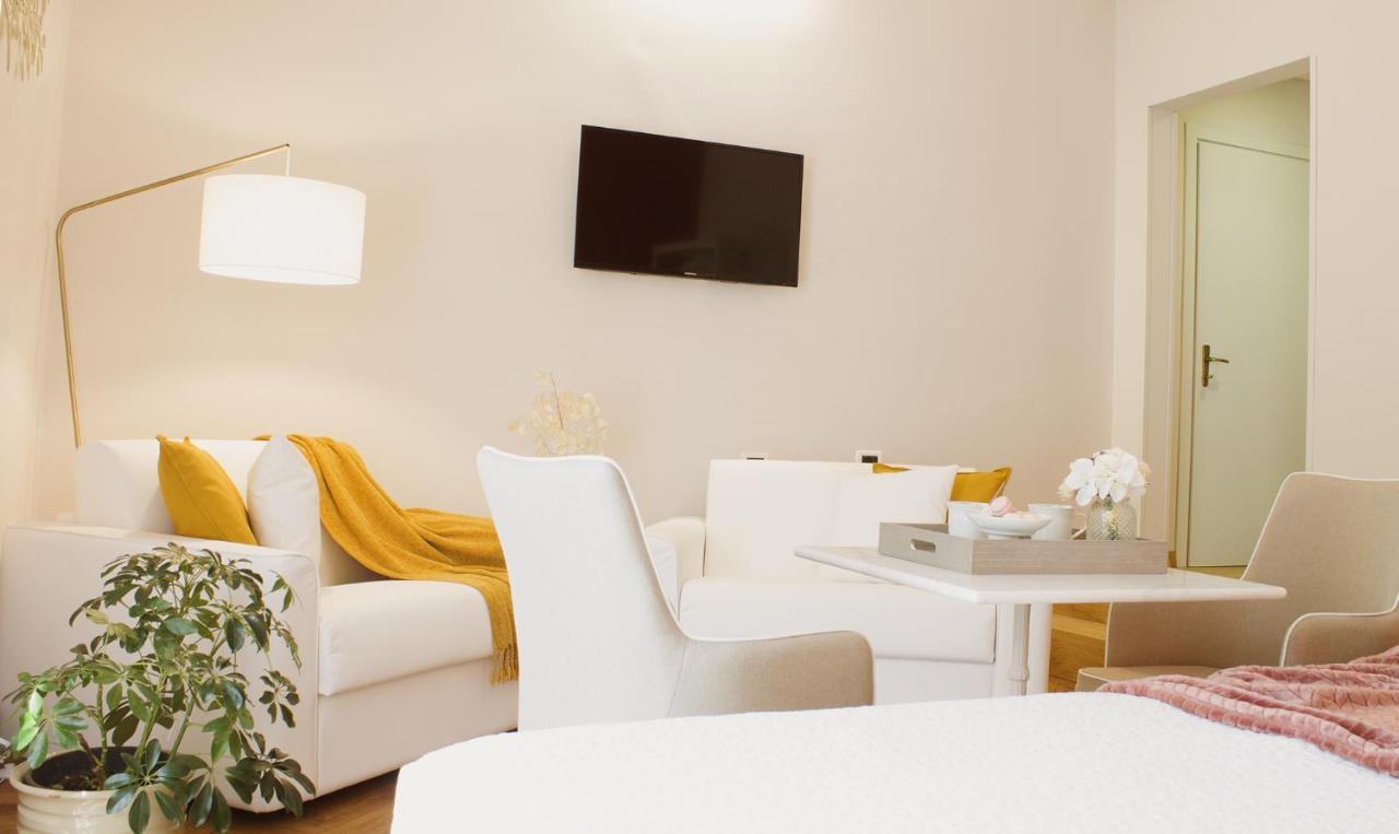 Accanto Al Centro B&B Prato  Eksteriør billede